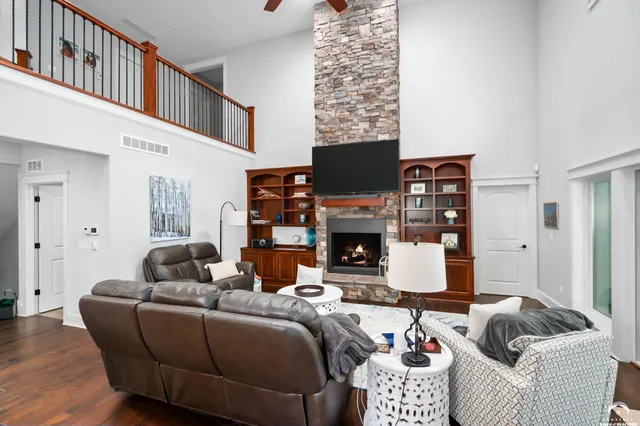 $915,000 | 237 Landon Court, Lawrence, KS 66049