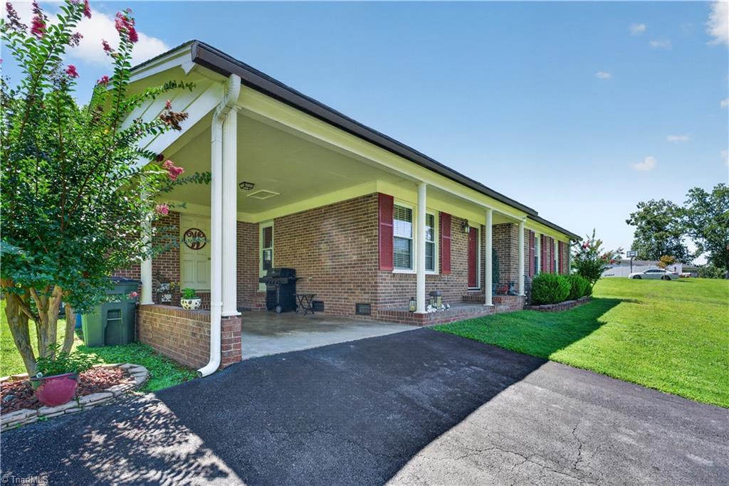 133 Burgundy Road Mount Airy, NC 27030 - Photo 7 of 32 Gallery Image 7