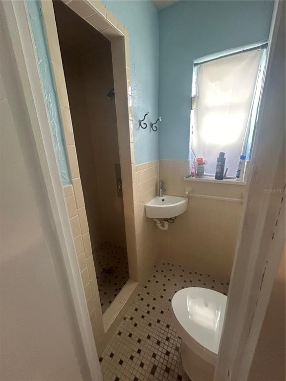 18133 Highway 41 Spring Hill, FL 34610 - Photo 12 of 18 a bathroom with a sink and a mirror