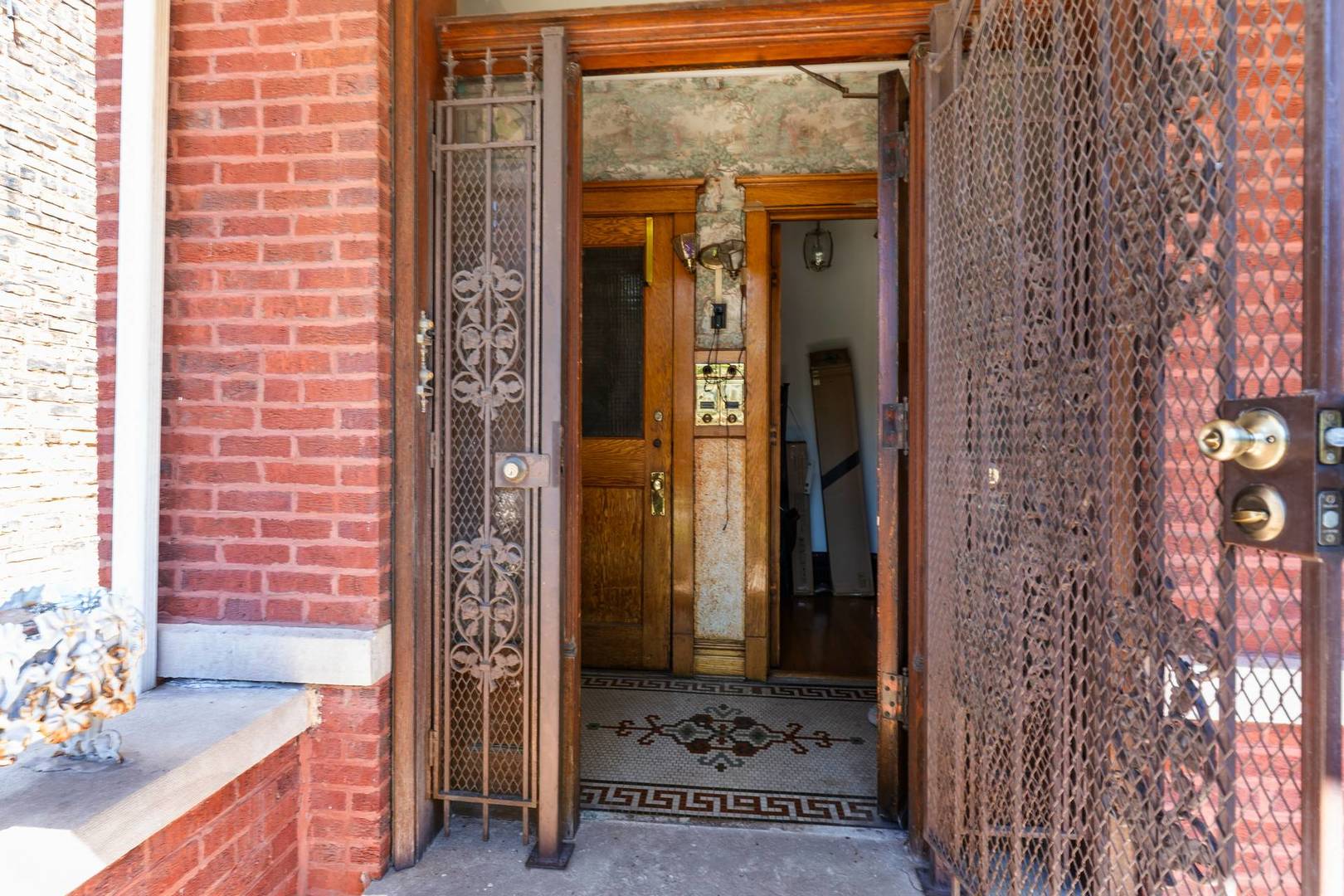 7357 South Perry Avenue Chicago, IL 60621 - Photo 2 of 22
