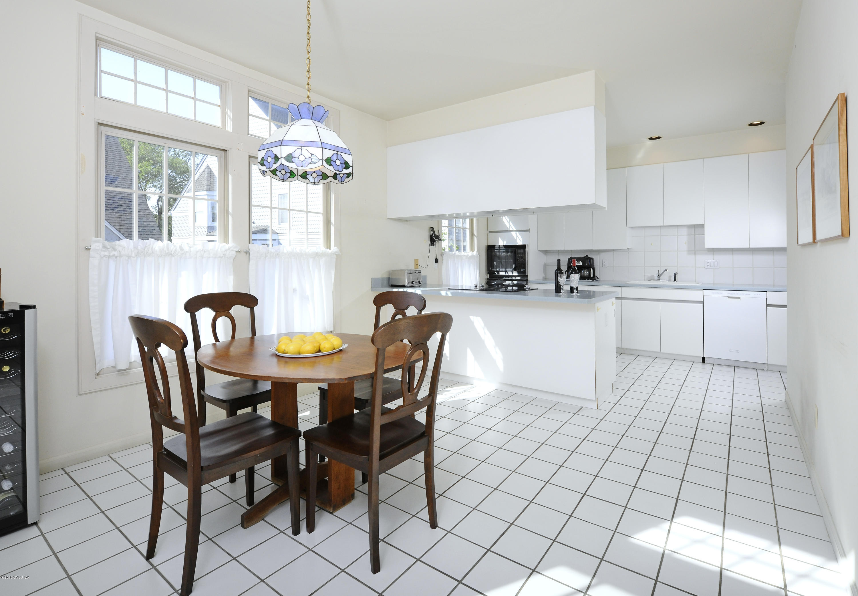 186 Field Point Road, Unit 1A Greenwich, CT 06830 - Photo 7 of 20 Kitch2