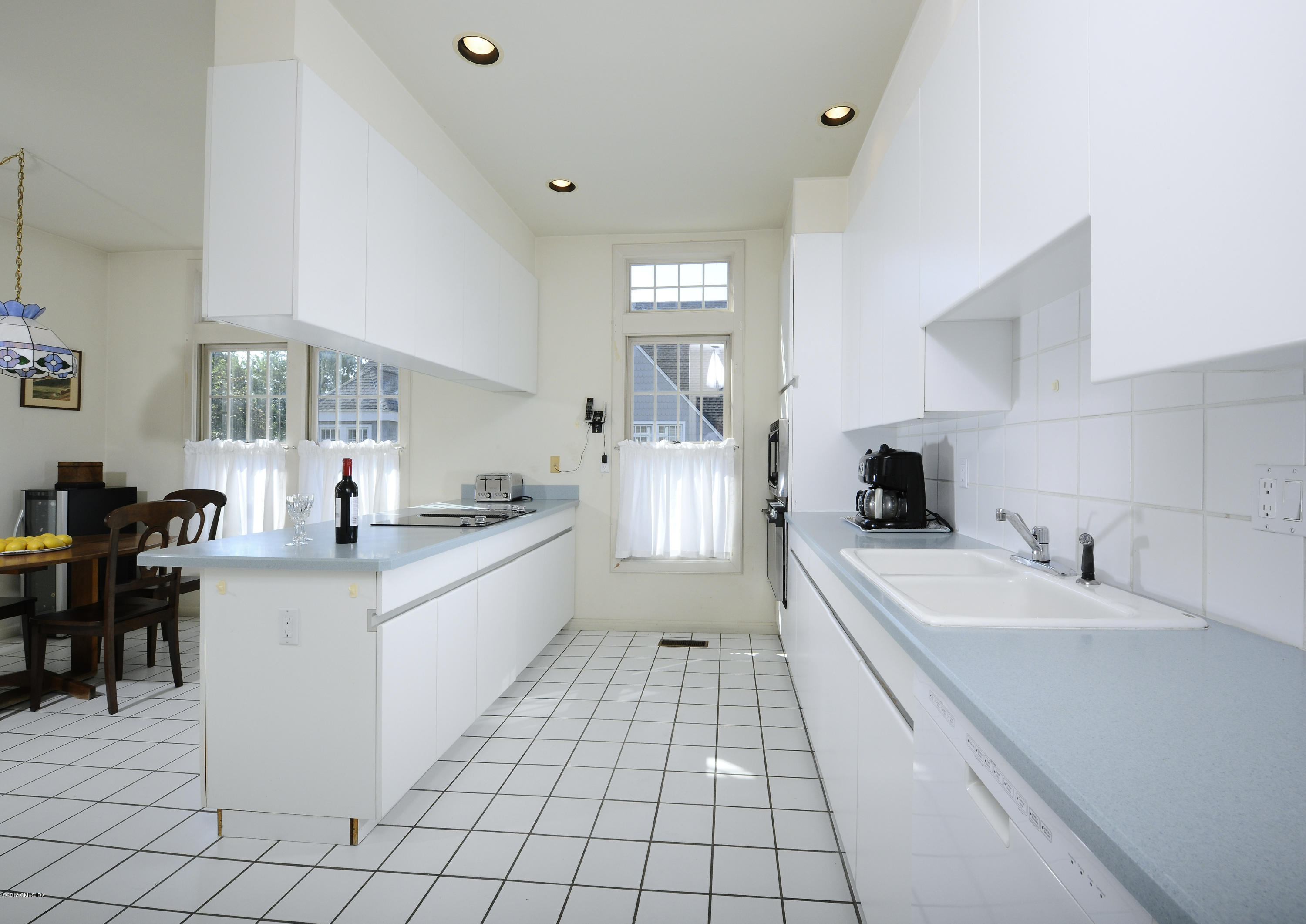 186 Field Point Road, Unit 1A Greenwich, CT 06830 - Photo 8 of 20 Kitch3