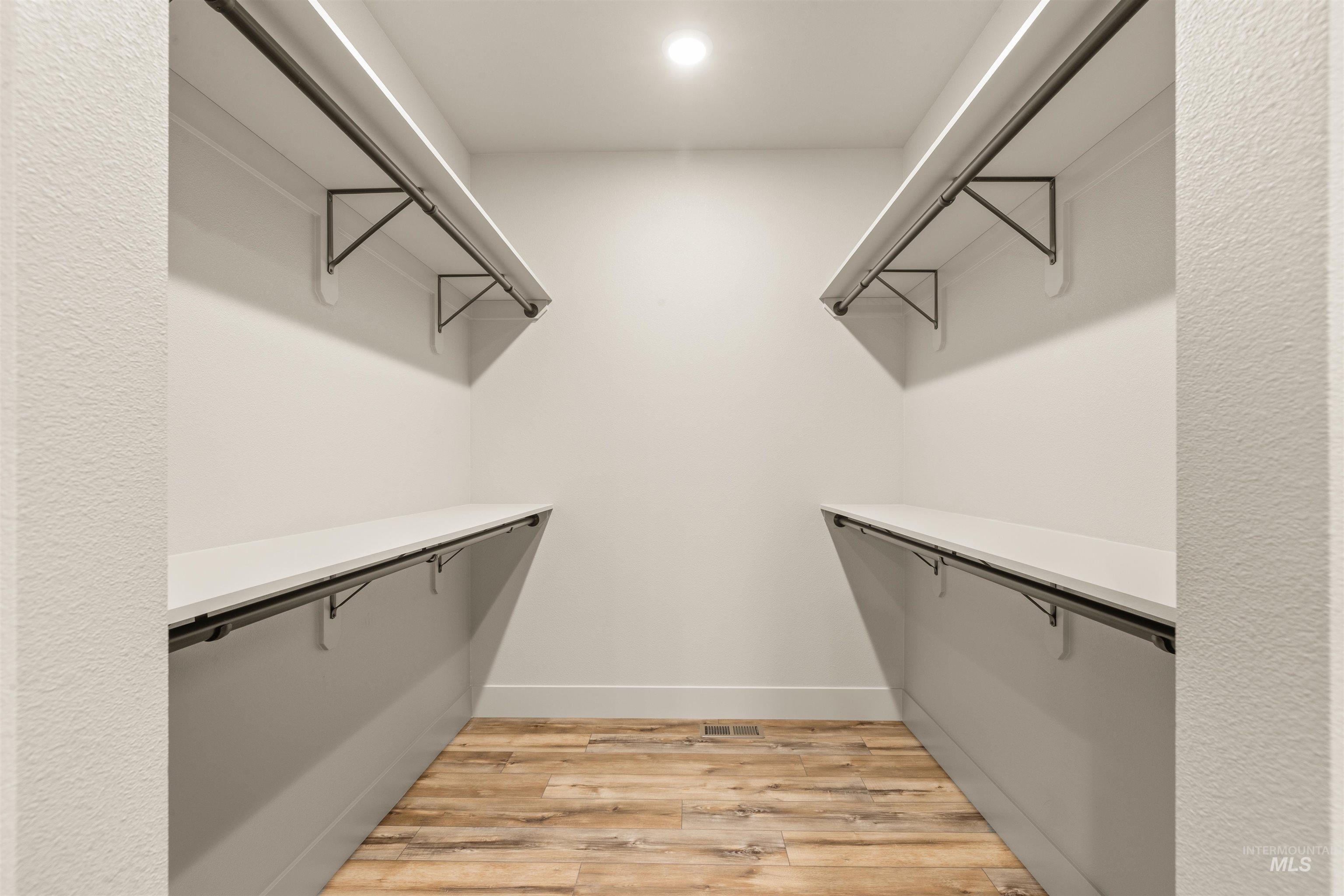335 Warner Avenue Lewiston, ID 83501 - Photo 25 of 43 Walk in closet featuring light wood-style floors