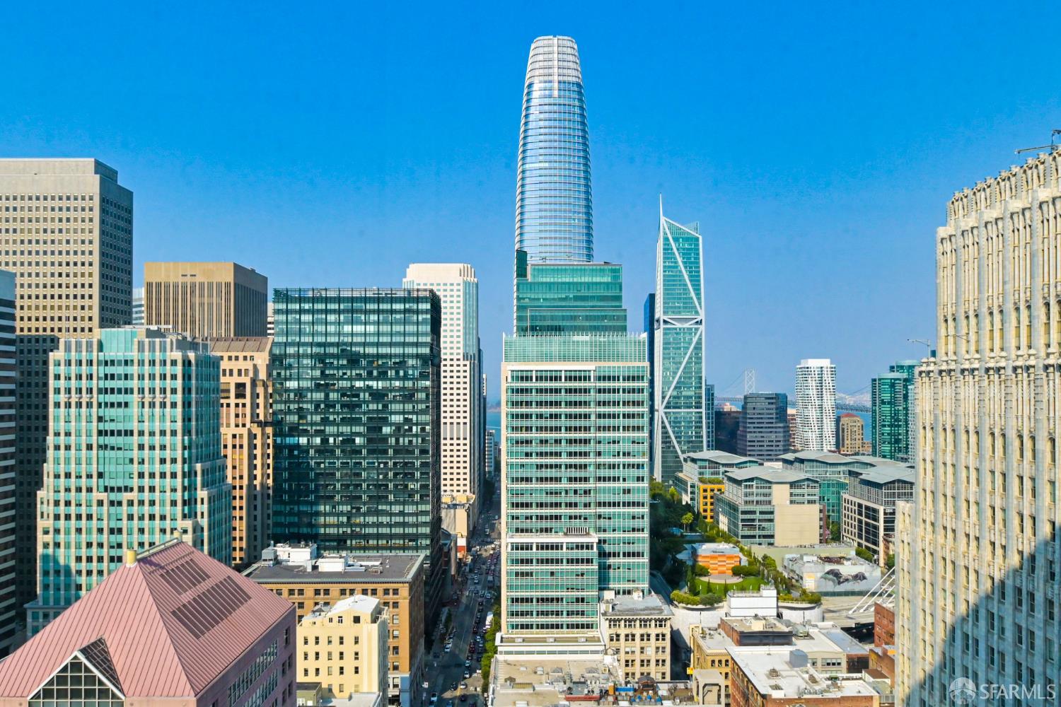 188 Minna, Unit 27A San Francisco, CA 94105 - Photo 7 of 42 a view of a city with tall buildings