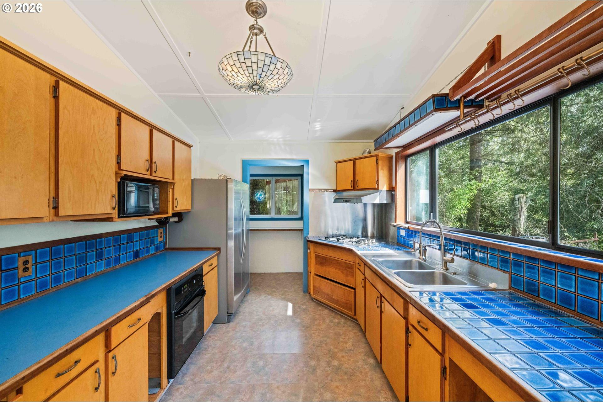 54378 Rosa Road Bandon, OR 97411 - Photo 10 of 34 Kitchen