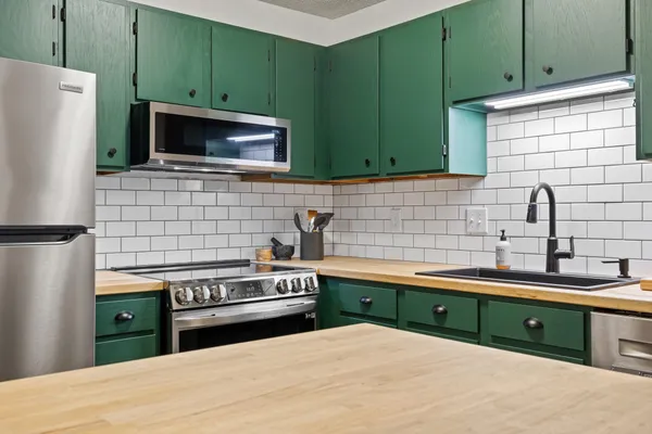 $184,900 | 3850 Plymouth Boulevard, Unit 223, Plymouth, MN 55446