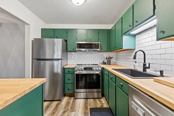 $184,900 | 3850 Plymouth Boulevard, Unit 223, Plymouth, MN 55446