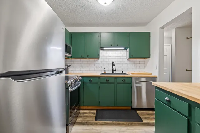 $190,000 | 3850 Plymouth Boulevard, Unit 223, Plymouth, MN 55446