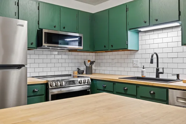 $190,000 | 3850 Plymouth Boulevard, Unit 223, Plymouth, MN 55446