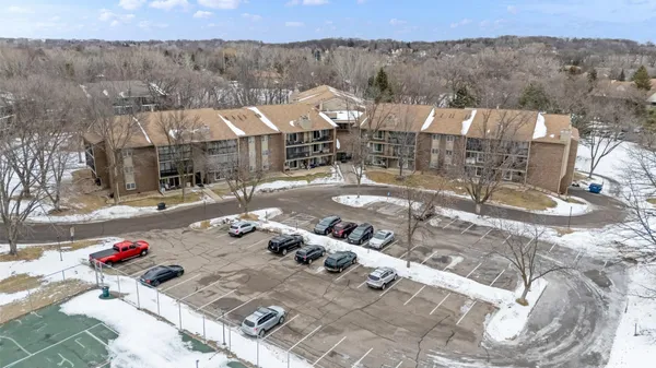 $184,900 | 3850 Plymouth Boulevard, Unit 223, Plymouth, MN 55446