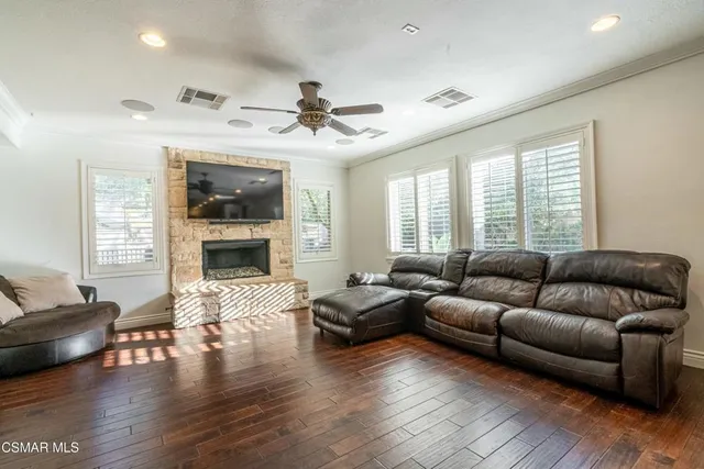 $2,195,000 | 483 Via Merla, Newbury Park, CA 91320