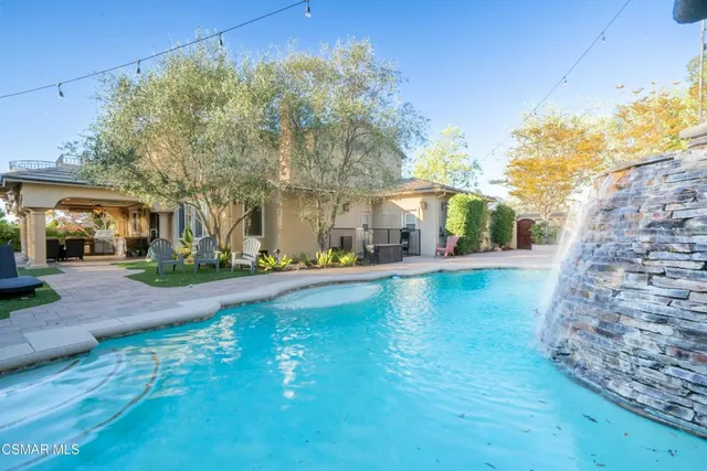 $2,195,000 | 483 Via Merla, Newbury Park, CA 91320