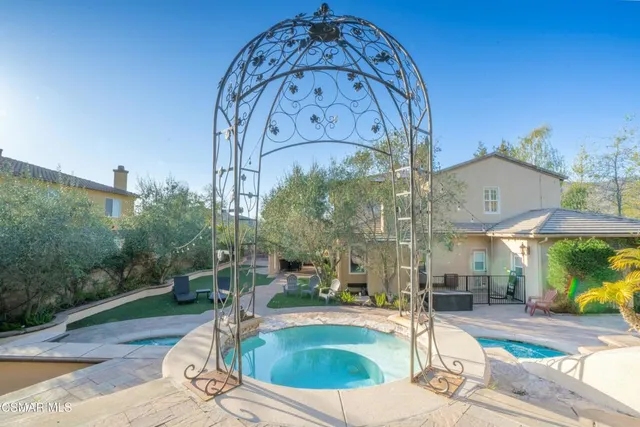 $2,195,000 | 483 Via Merla, Newbury Park, CA 91320