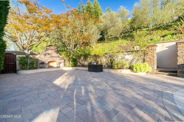 $2,195,000 | 483 Via Merla, Newbury Park, CA 91320