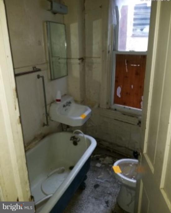 2225 Annapolis Road Baltimore, MD 21230 - Photo 3 of 17 Bath