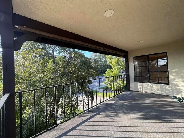 $4,495 | 2606 Cañada Boulevard, Unit 201, Glendale, CA 91208