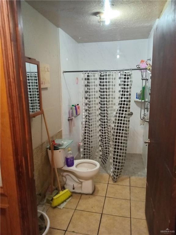 5614 Acapulco Street Rio Grande City, TX 78582 - Photo 5 of 11 a bathroom with a toilet and a shower