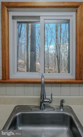 a view of empty room with window