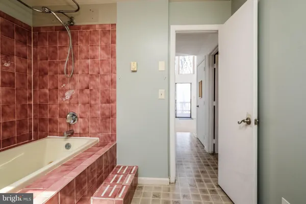 a view of a yard with a house