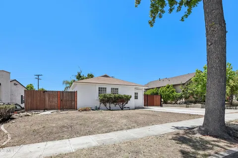 $995,000 | 2711 North Lincoln Street, Burbank, CA 91504