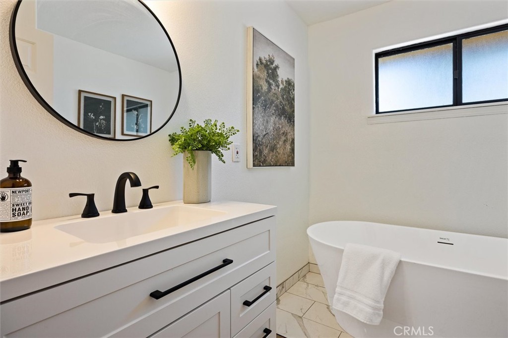 6998 Kingsbury Road Templeton, CA 93465 - Photo 20 of 57 Guest bathroom, recently remodeled