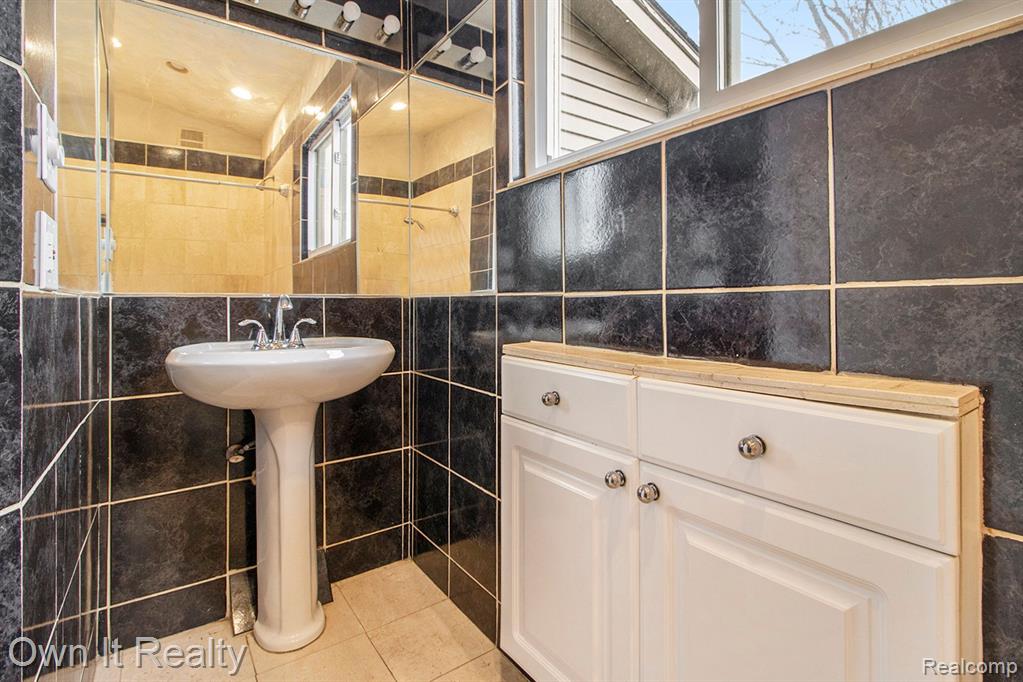 528 Buckingham Road Canton, MI 48188 - Photo 15 of 28