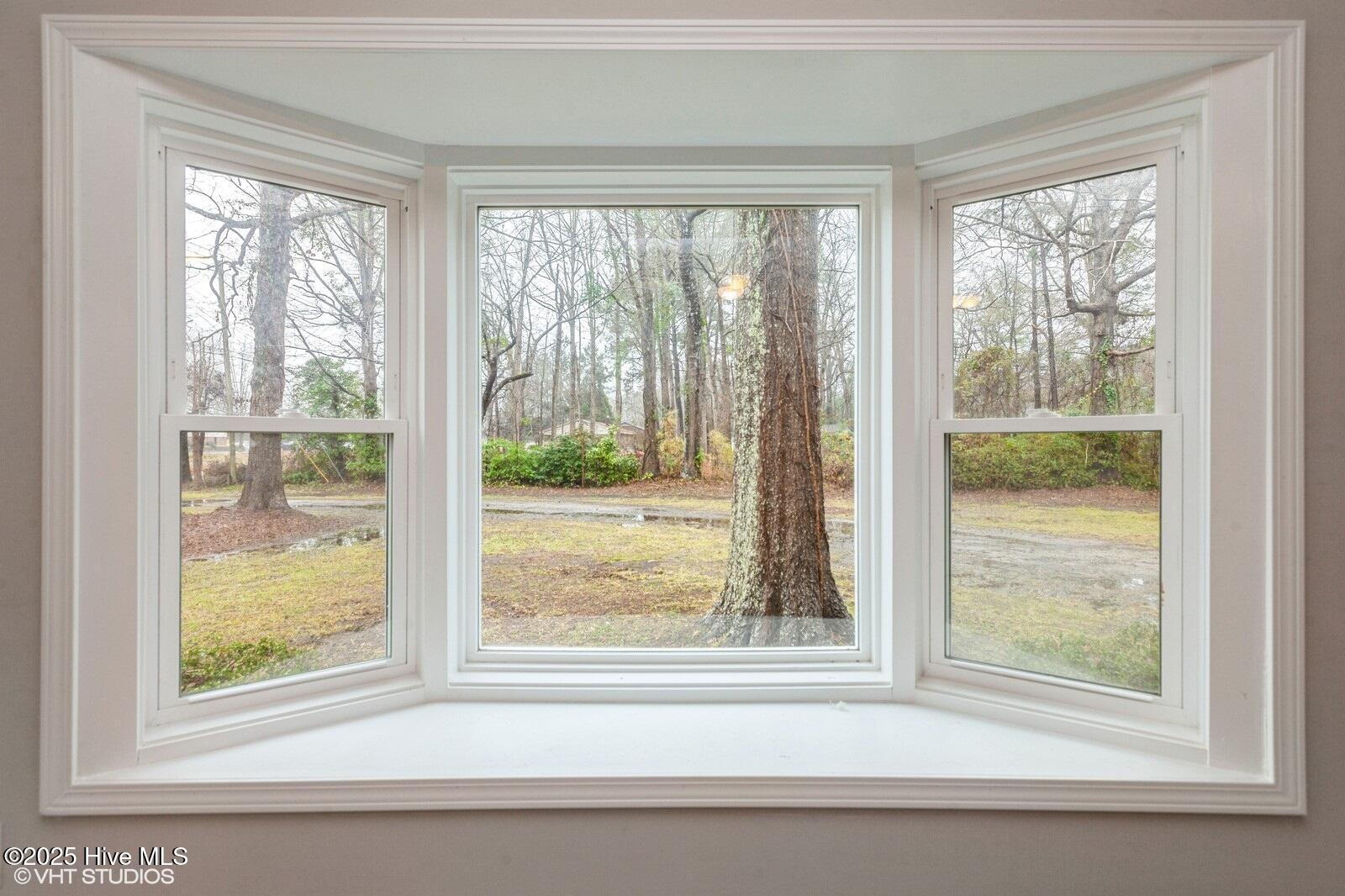 535 Washington Post Road New Bern, NC 28562 - Photo 12 of 20 Bay Window in Family-Flex Rm