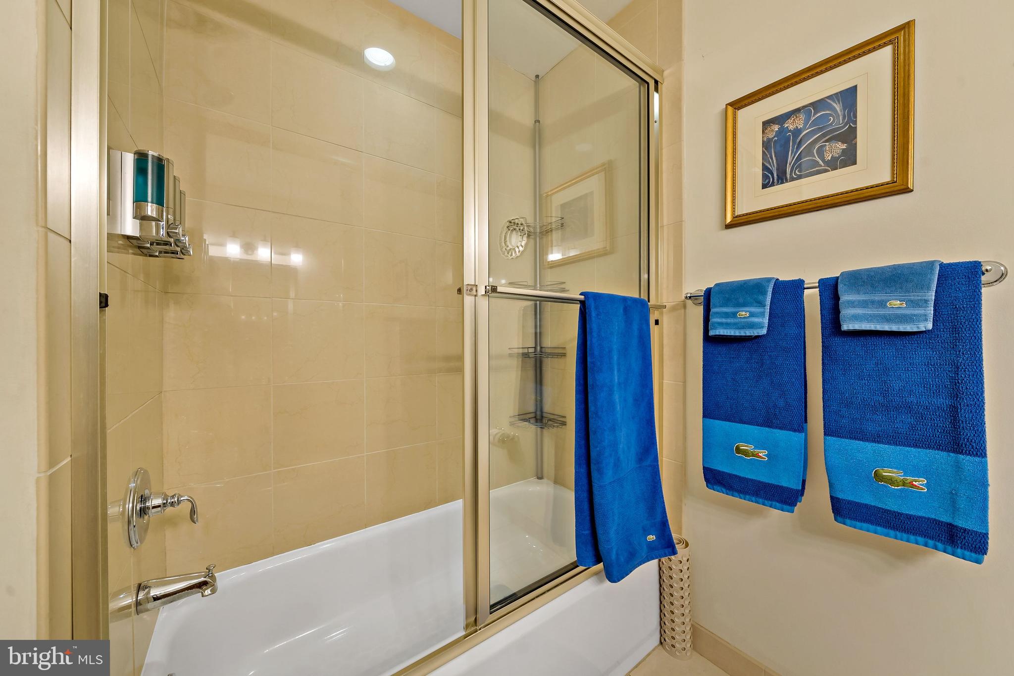 1600-18 Arch Street, Unit 1410 Philadelphia, PA 19103 - Photo 12 of 25 a bathroom with a tub and a shower