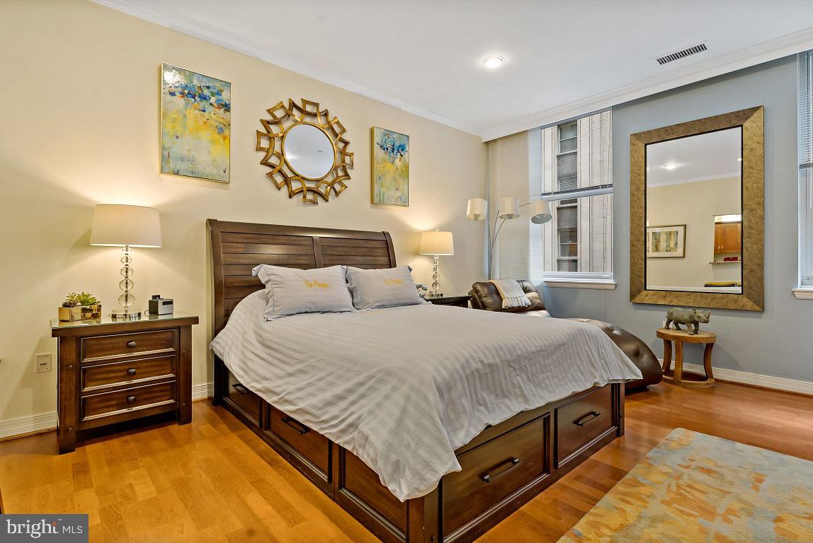 1600-18 Arch Street, Unit 1410 Philadelphia, PA 19103 - Photo 13 of 25 a bed room with a bed and dresser