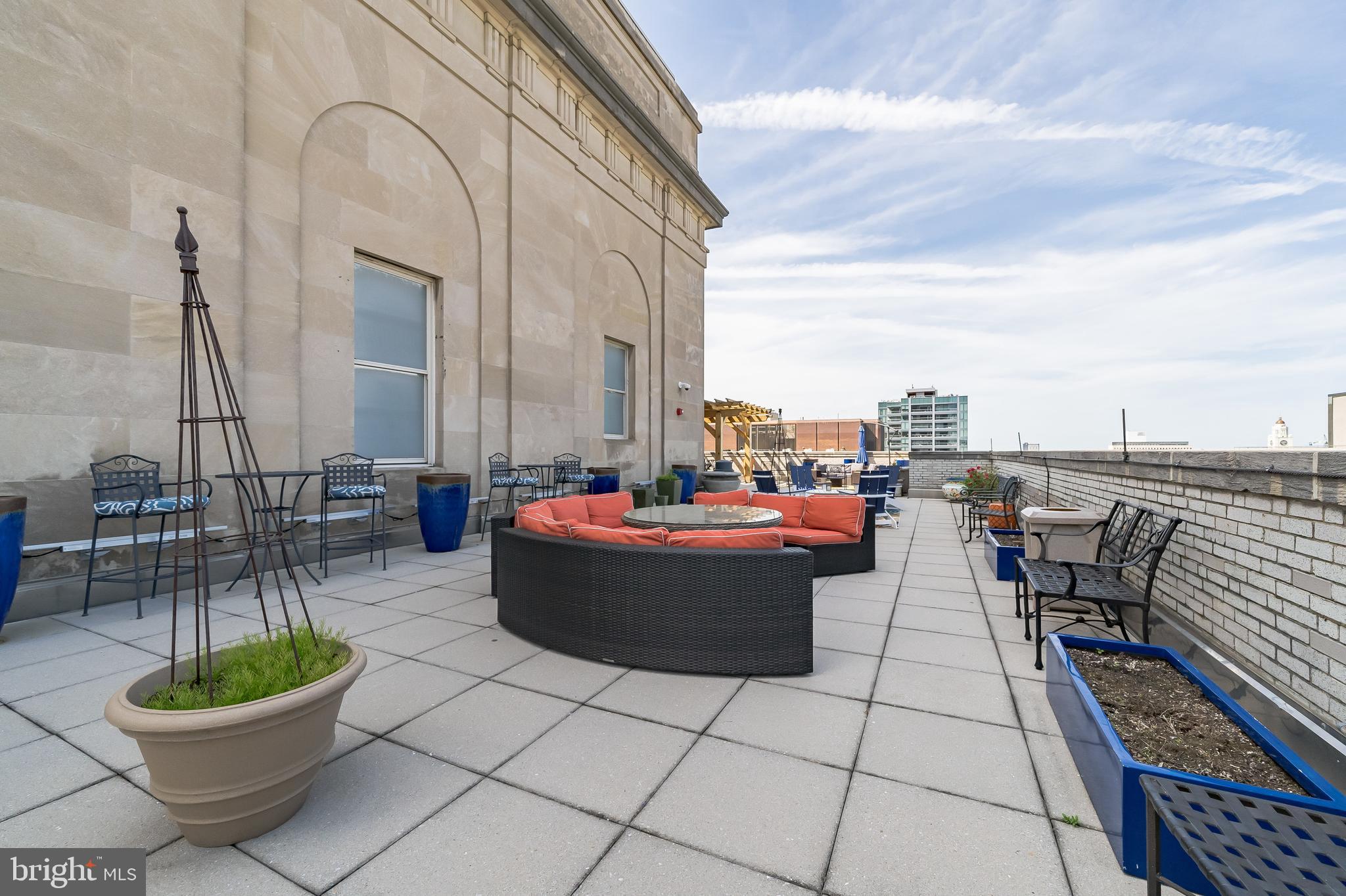 1600-18 Arch Street, Unit 1410 Philadelphia, PA 19103 - Photo 23 of 25 a outdoor view with a sitting space