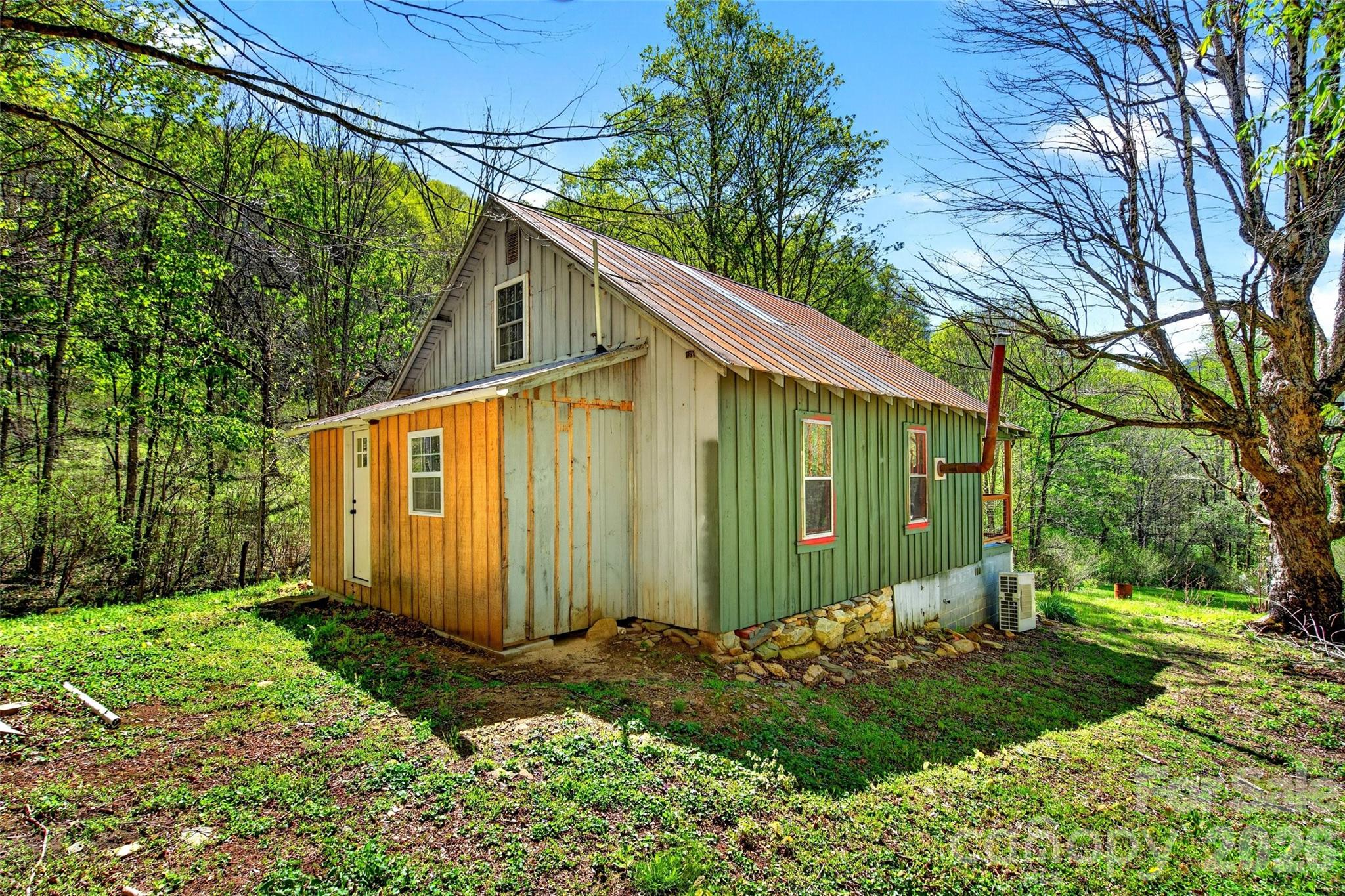 488 Cad Campbell Road Bakersville, NC 28705 - Photo 34 of 39