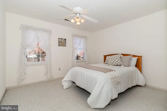 $275,000 | 15 Lakeview Drive, Myerstown, PA 17067