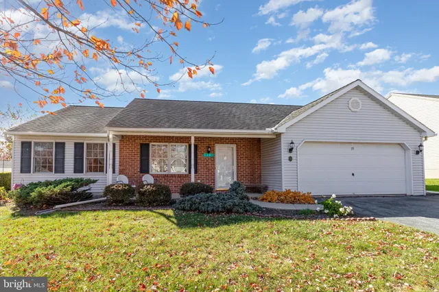 $275,000 | 15 Lakeview Drive, Myerstown, PA 17067