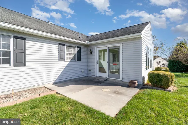 $275,000 | 15 Lakeview Drive, Myerstown, PA 17067