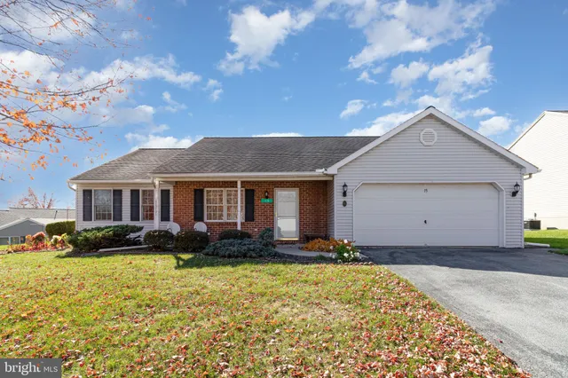 $275,000 | 15 Lakeview Drive, Myerstown, PA 17067