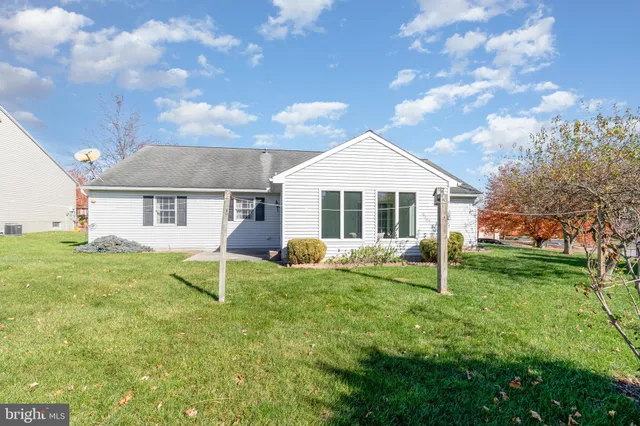 $275,000 | 15 Lakeview Drive, Myerstown, PA 17067