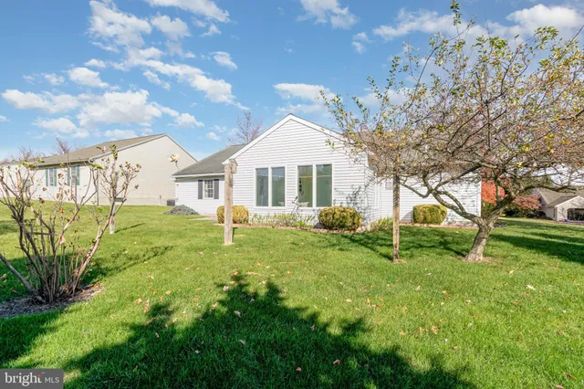 $275,000 | 15 Lakeview Drive, Myerstown, PA 17067