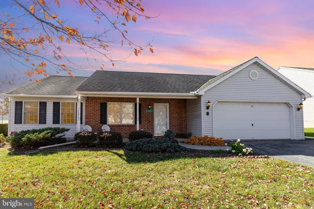$275,000 | 15 Lakeview Drive, Myerstown, PA 17067