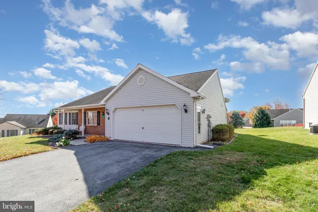 $275,000 | 15 Lakeview Drive, Myerstown, PA 17067