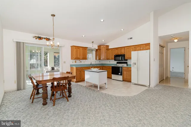 $275,000 | 15 Lakeview Drive, Myerstown, PA 17067