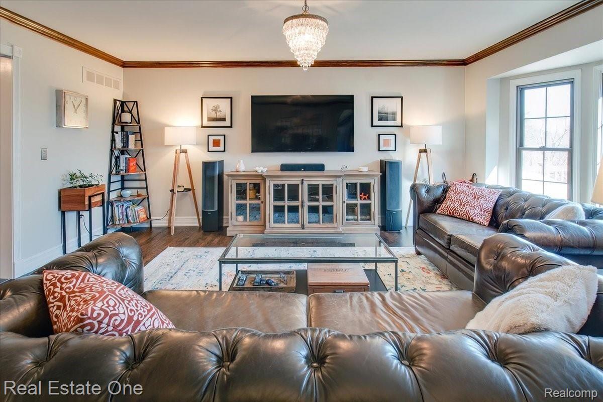 451 Lake Forest Road Rochester, MI 48309 - Photo 12 of 97 016-12.jpg