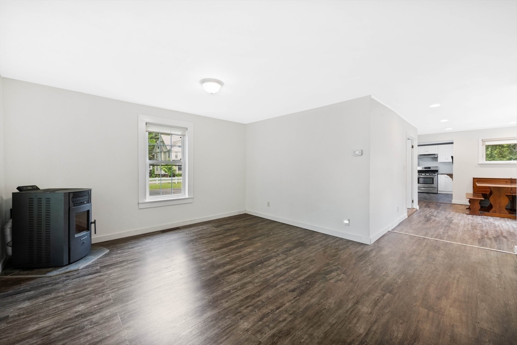 19 Spring Street Westfield, MA 01085 - Photo 5 of 31 Gallery Image 5