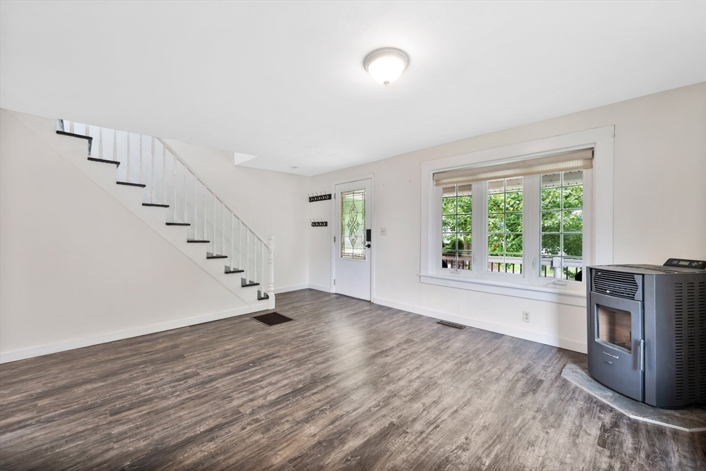 19 Spring Street Westfield, MA 01085 - Photo 7 of 31 Gallery Image 7