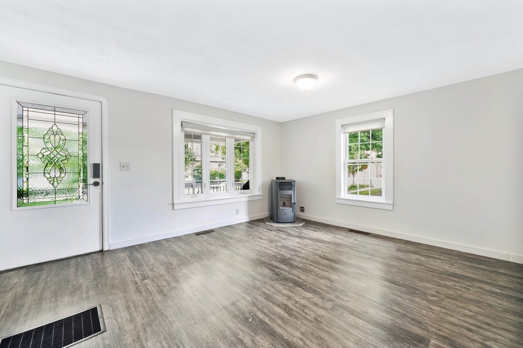 19 Spring Street Westfield, MA 01085 - Photo 8 of 31 Gallery Image 8