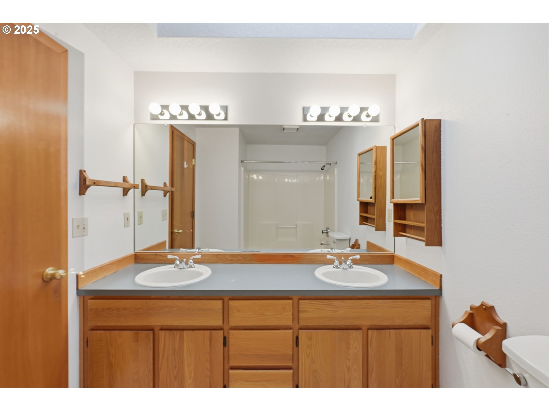 19235 Southwest Durell Court Beaverton, OR 97003 - Photo 29 of 47