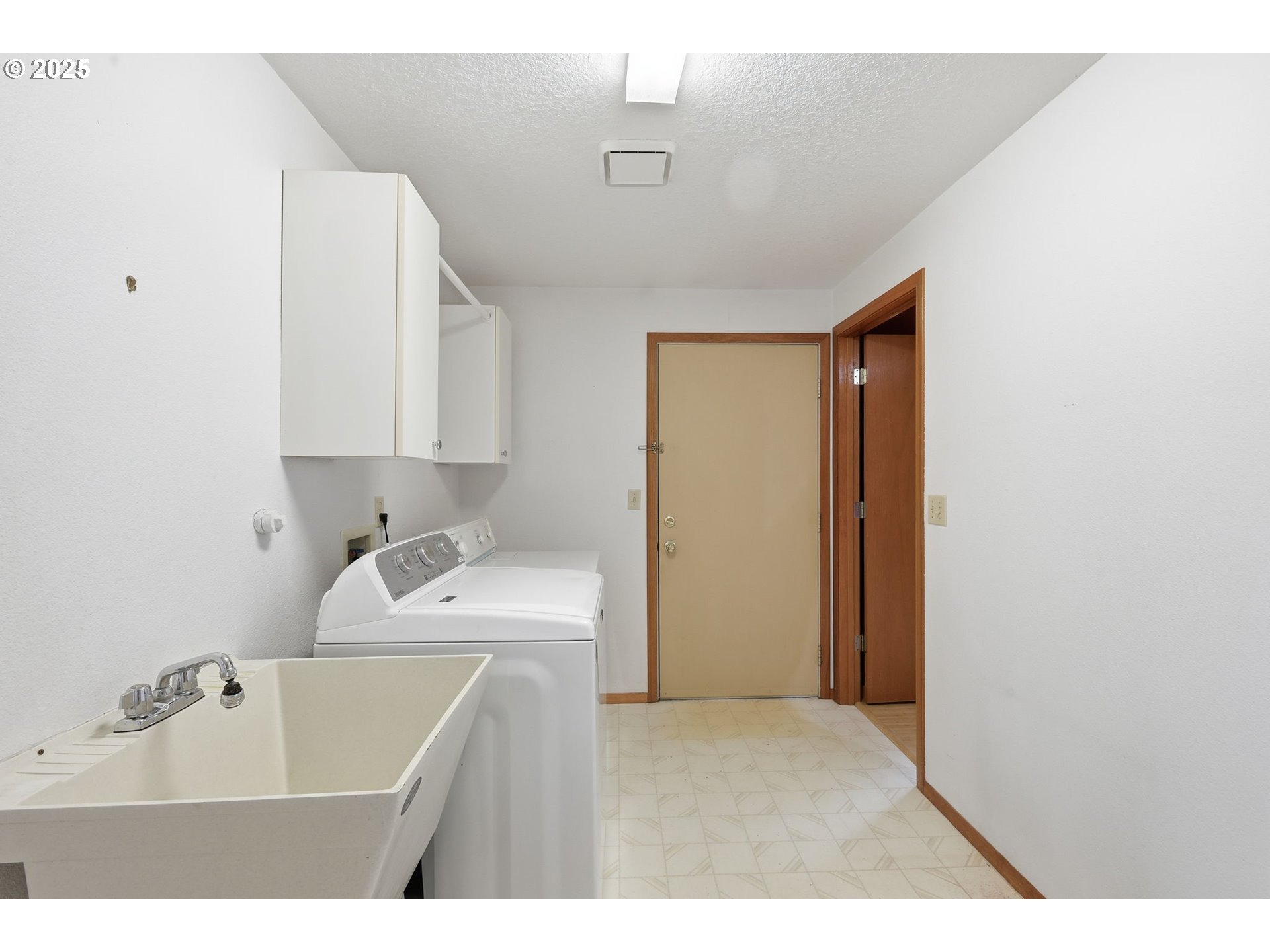 19235 Southwest Durell Court Beaverton, OR 97003 - Photo 34 of 47