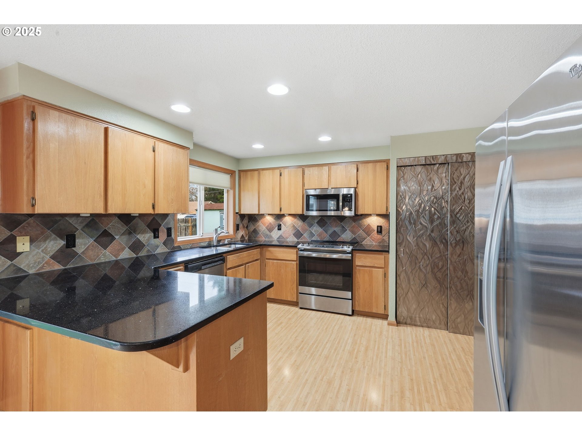 19235 Southwest Durell Court Beaverton, OR 97003 - Photo 10 of 47