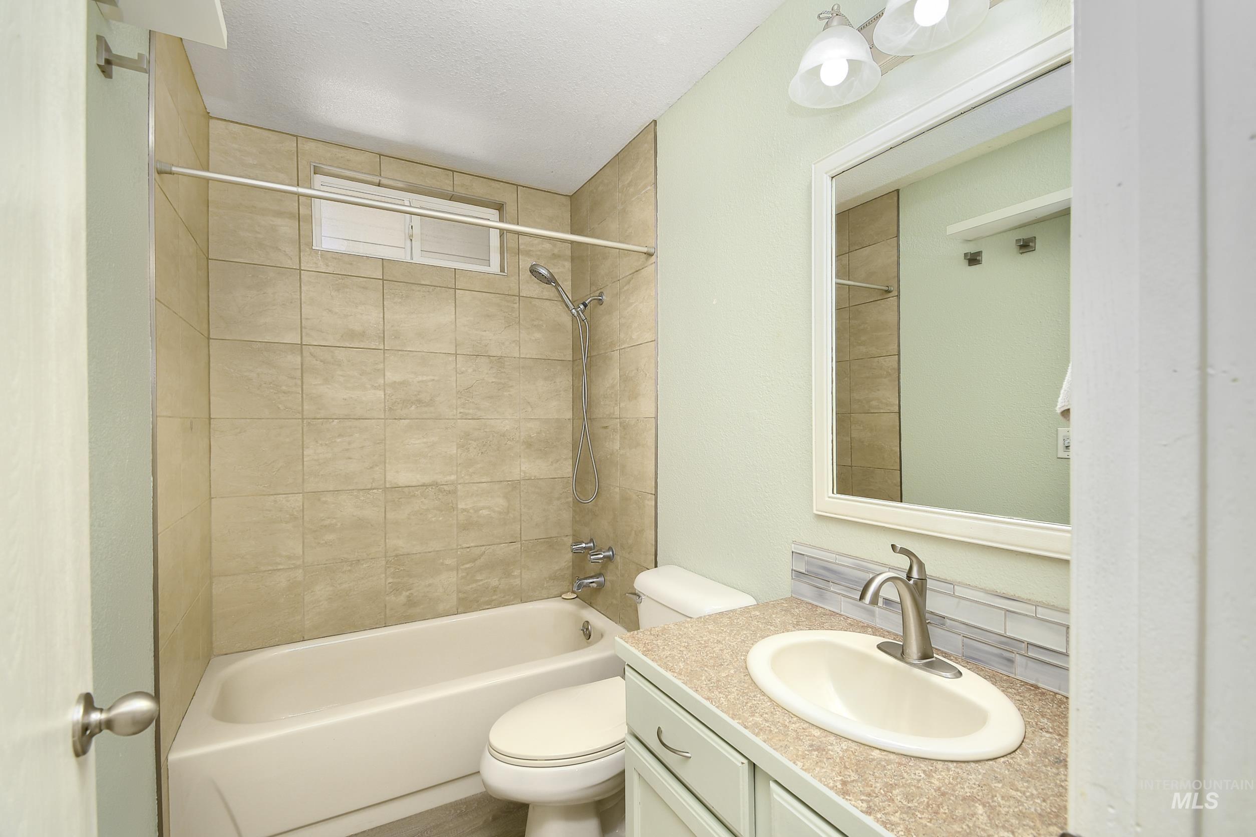 1108 East Ustick Road Caldwell, ID 83607 - Photo 17 of 30 Bathroom