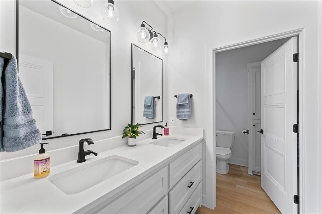 7826 Randy Avenue Abilene, TX 79606 - Photo 23 of 31 Front guest bathroom