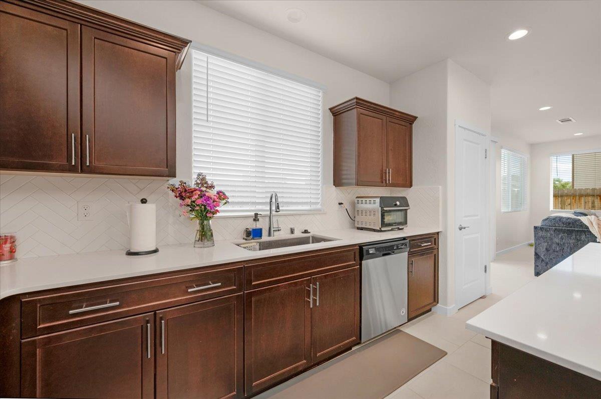 841 Corazon Avenue Clovis, CA 93619 - Photo 11 of 48